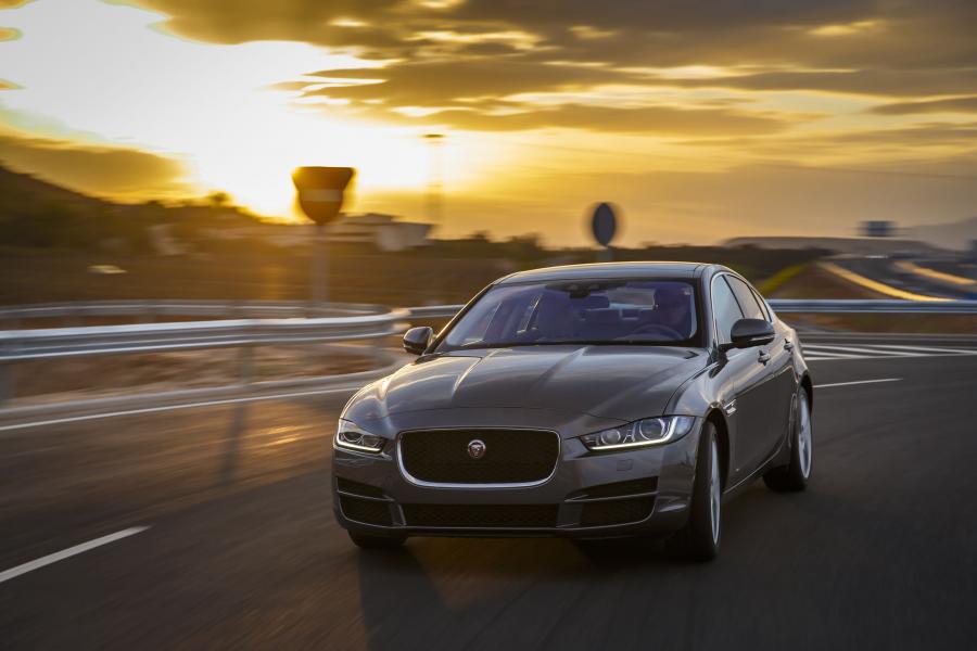  Jaguar XE Portfolio 2015 года  (фото 6 из 30)